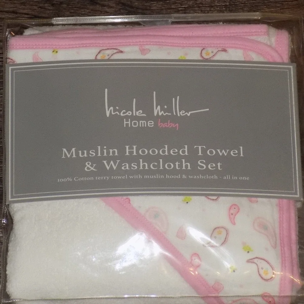 Nicole Miller Hooded Towel‎ & Washcloth Set Baby OS Pink New I